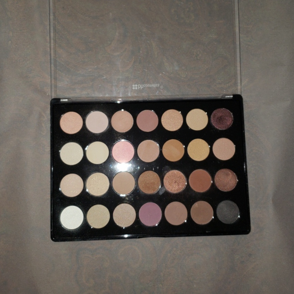 28 neutral EYESHOW PALLETE.